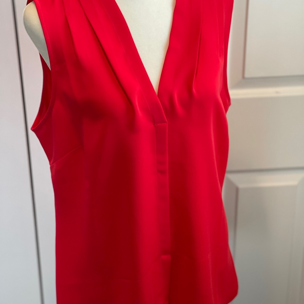 Nic + Zoe NWT red sleeveless perfect pop over!